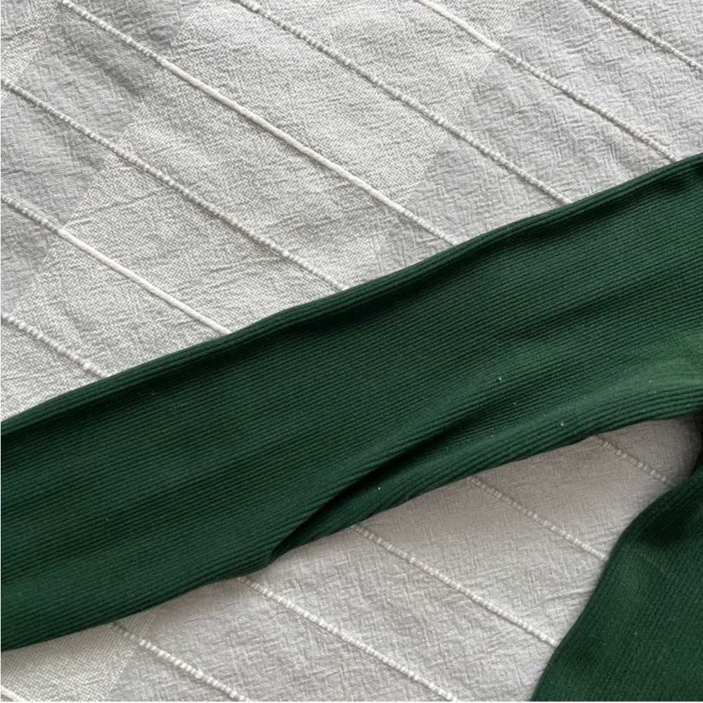 ARITZIA SUNDAY BEST Bliss Cropped Longsleeve Forest Green Size XS